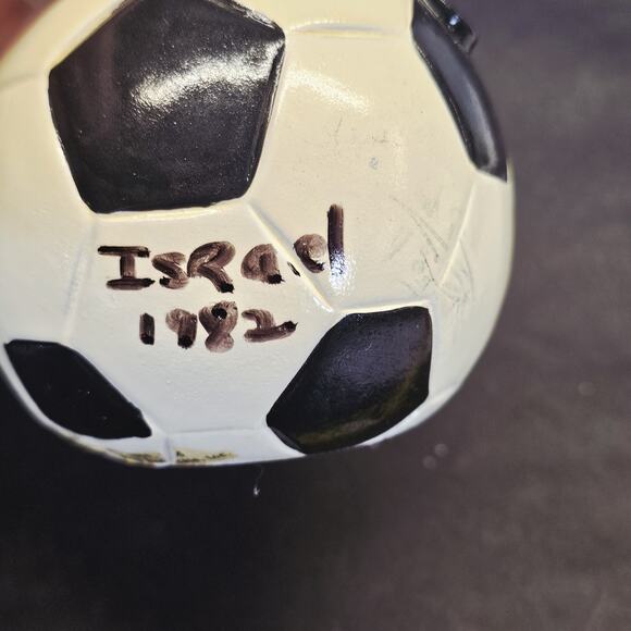 Vintage 1966 Snoopy Soccer Bank, Piggy Bank, Peanuts Collectibles, Charlie Brown - Picture 4 of 9